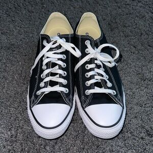 Men’s Converse Low Top Size 10